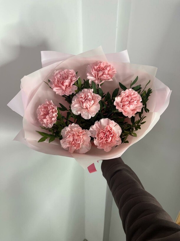 Букет из гвоздик, артикул F1384196 - 2325 рублей, доставка по городу. Flawery - доставка цветов