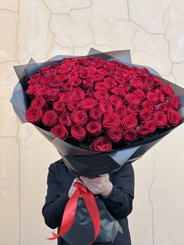 55 роза красная, артикул F1197305 - 18862 рублей, доставка по городу. Flawery - доставка цветов