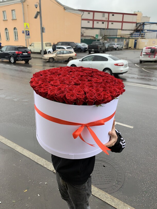 101 роза в коробке, артикул F1197406 - 40085 рублей, доставка по городу. Flawery - доставка цветов