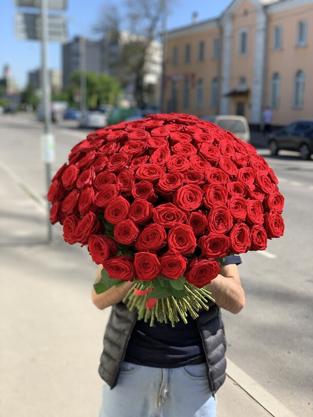 51 роза красная, артикул F1197672 - 16504 рублей, доставка по городу. Flawery - доставка цветов