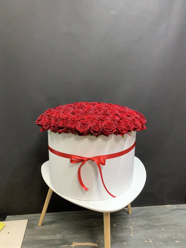 101 роза, артикул F1197679 - 37728 рублей, доставка по городу. Flawery - доставка цветов