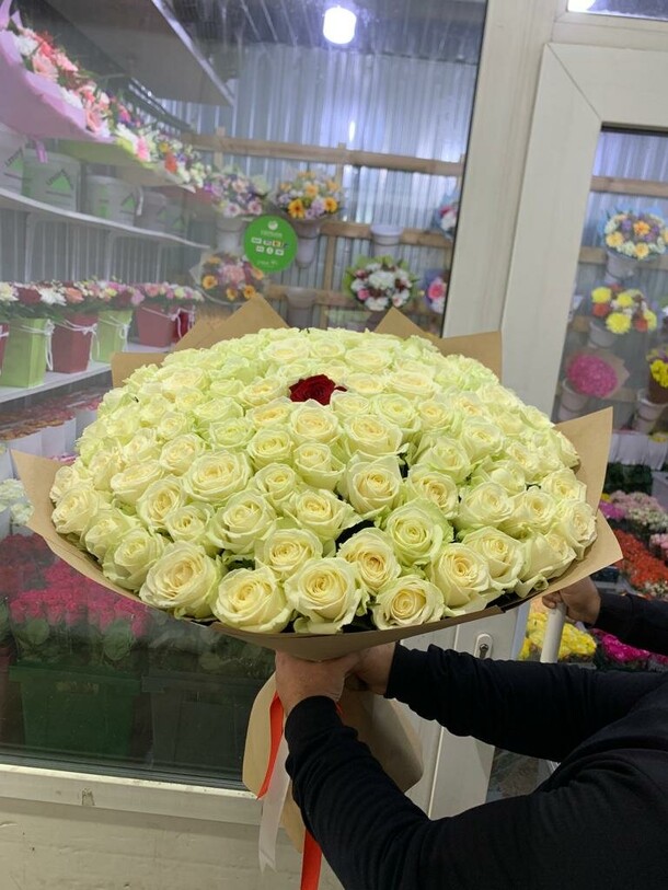 101 роза, артикул F1197680 - 33010 рублей, доставка по городу. Flawery - доставка цветов