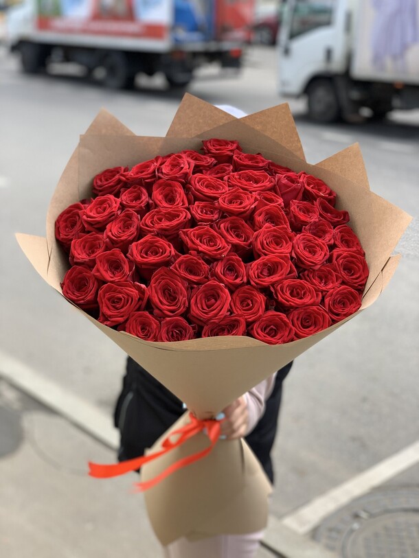 51 красная роза, артикул F1197687 - 16504 рублей, доставка по городу. Flawery - доставка цветов