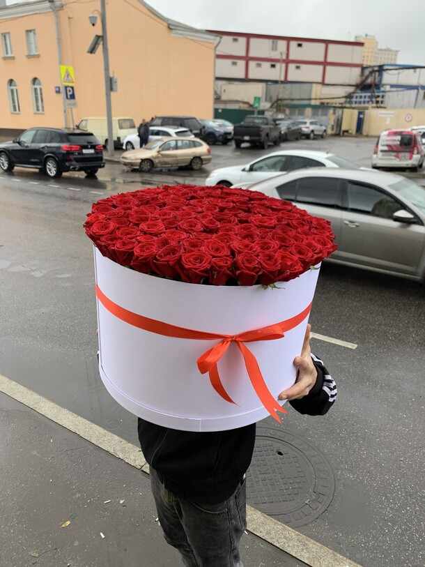 101 роза  в коробке, артикул F1204217 - 40085 рублей, доставка по городу. Flawery - доставка цветов