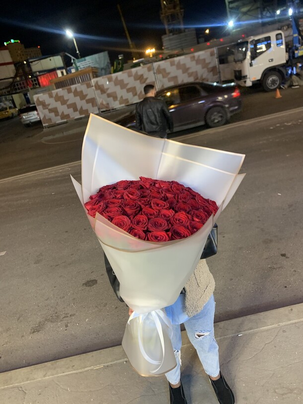 51 красная роза, артикул F1204226 - 21220 рублей, доставка по городу. Flawery - доставка цветов