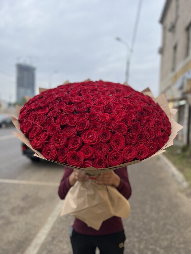 101 роза красная, артикул F1209693 - 36299 рублей, доставка по городу. Flawery - доставка цветов