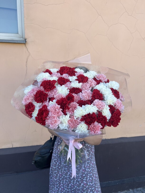 Гвоздики, артикул F1209695 - 23577 рублей, доставка по городу. Flawery - доставка цветов