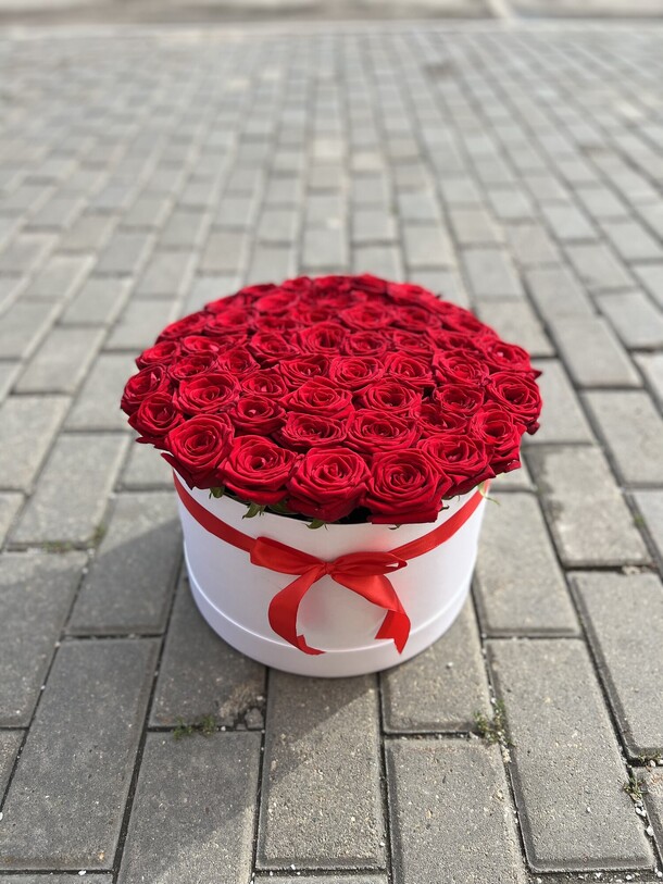 51 роза, артикул F1209696 - 21220 рублей, доставка по городу. Flawery - доставка цветов