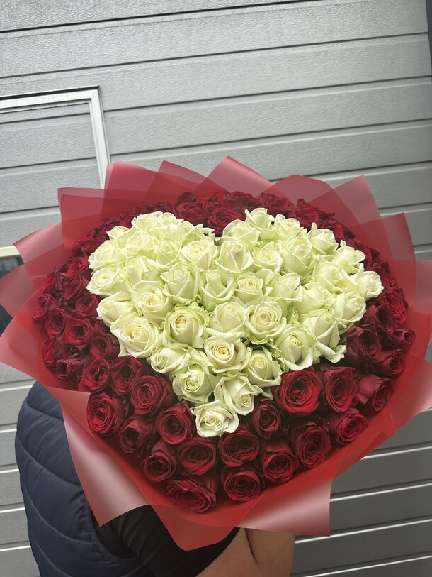 101 роза в виде сердца, артикул F1291926 - 30613 рублей, доставка по городу. Flawery - доставка цветов