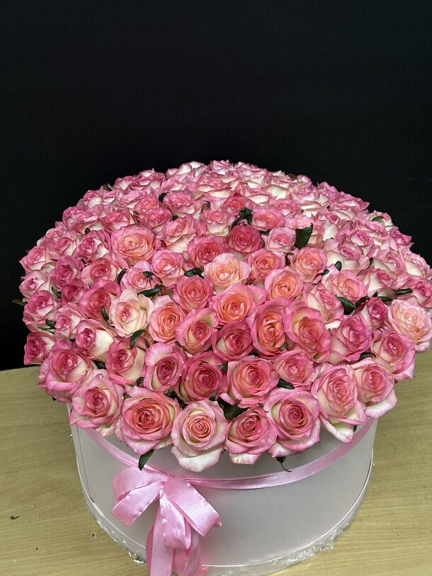 Роза в шляпной каробке, артикул F1378443 - 23545 рублей, доставка по городу. Flawery - доставка цветов