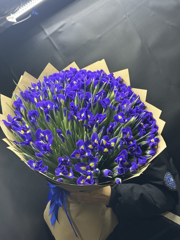 Ирис, артикул F1406317 - 35455 рублей, доставка по городу. Flawery - доставка цветов