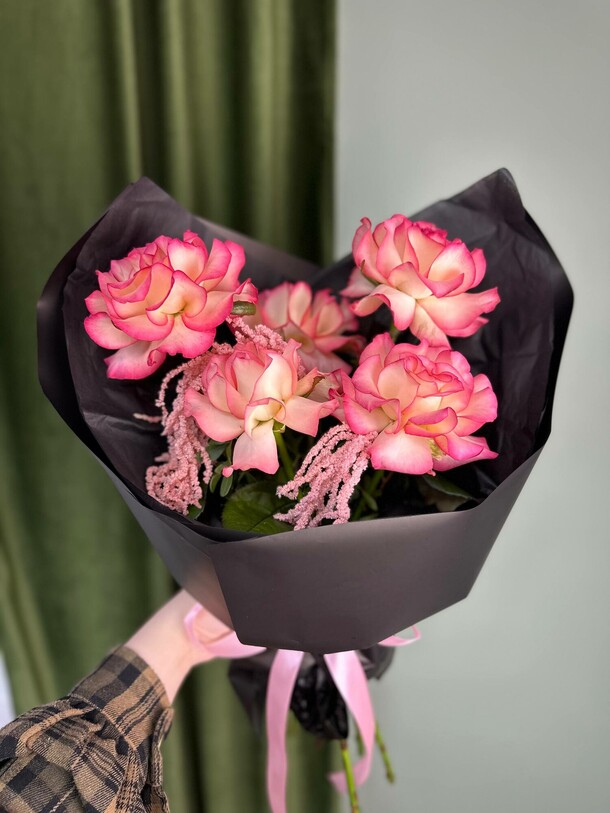 Букет с ажурными розами, артикул F1536433 - 3870 рублей, доставка по городу. Flawery - доставка цветов