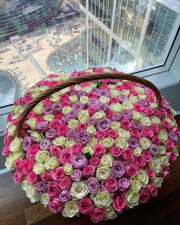 301 розы в корзину, артикул F1077488 - 132447 рублей, доставка по городу. Flawery - доставка цветов