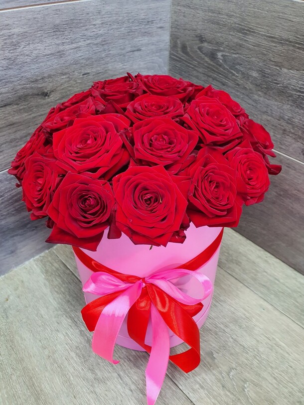 Роза в коробке, артикул F1107677 - 10559 рублей, доставка по городу. Flawery - доставка цветов