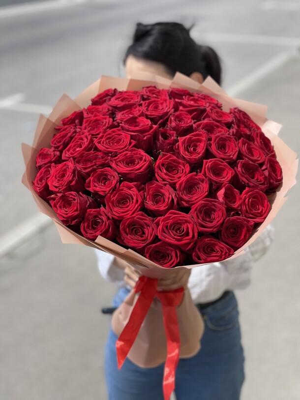 Букет из ред наоми, артикул F1121207 - 14934 рублей, доставка по городу. Flawery - доставка цветов