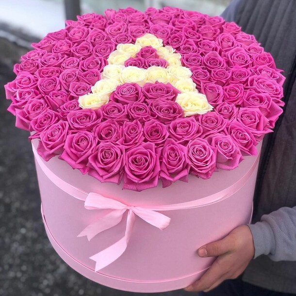 101 роза, с буквами, артикул F1121214 - 47158 рублей, доставка по городу. Flawery - доставка цветов