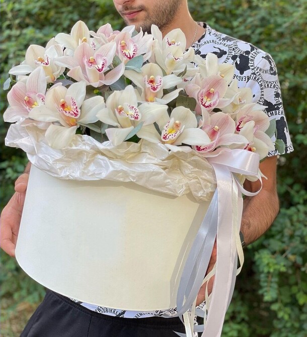 Орхидеи в коробке, артикул F1139748 - 45954 рублей, доставка по городу. Flawery - доставка цветов