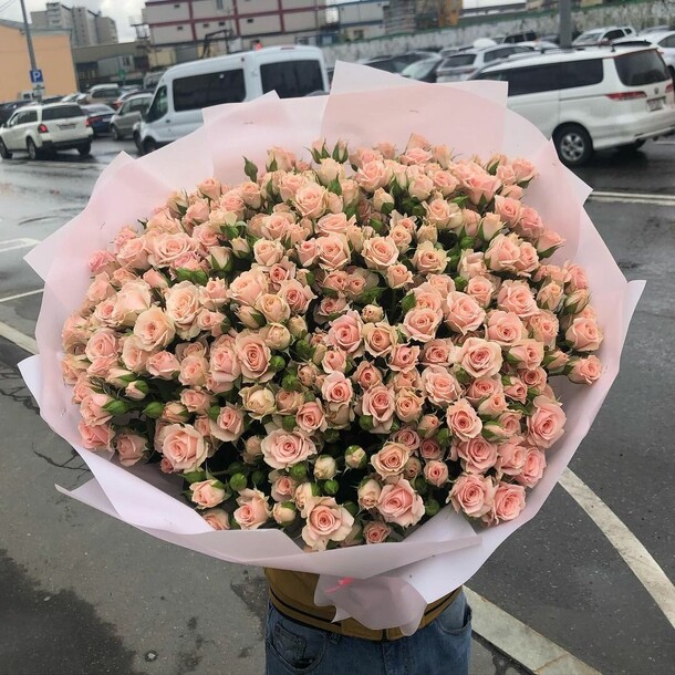 Букет из кустовых роз, артикул F1140331 - 46508 рублей, доставка по городу. Flawery - доставка цветов