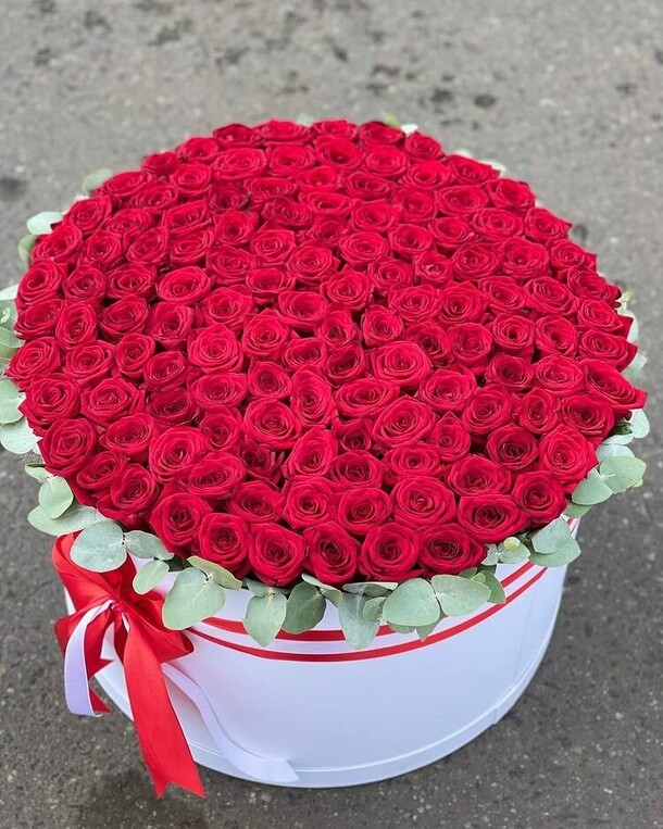 Розы в коробке🌹, артикул F1144949 - 57714 рублей, доставка по городу. Flawery - доставка цветов