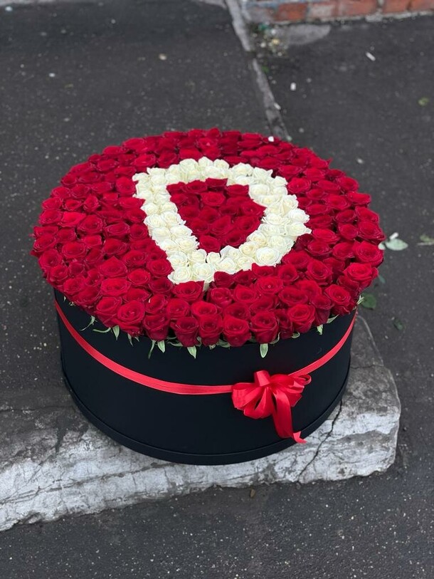 Буква d🌹, артикул F1145308 - 55947 рублей, доставка по городу. Flawery - доставка цветов