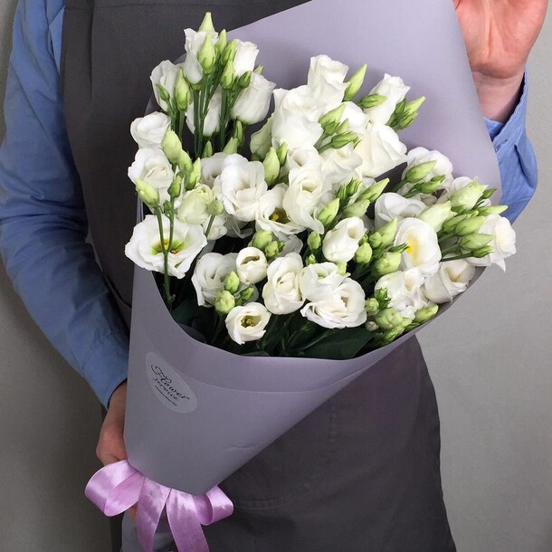 Букет из 11 эустома, артикул F1148346 - 11410 рублей, доставка по городу. Flawery - доставка цветов