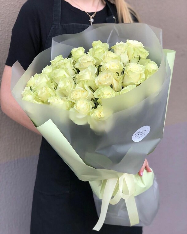 Букет из 29 роз, артикул F1148353 - 11630 рублей, доставка по городу. Flawery - доставка цветов