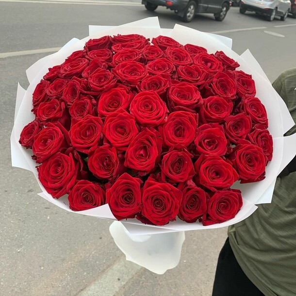 Букет из 51 ред наоми, артикул F1148366 - 24737 рублей, доставка по городу. Flawery - доставка цветов