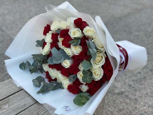 Красное белое, артикул F1165172 - 18753 рублей, доставка по городу. Flawery - доставка цветов