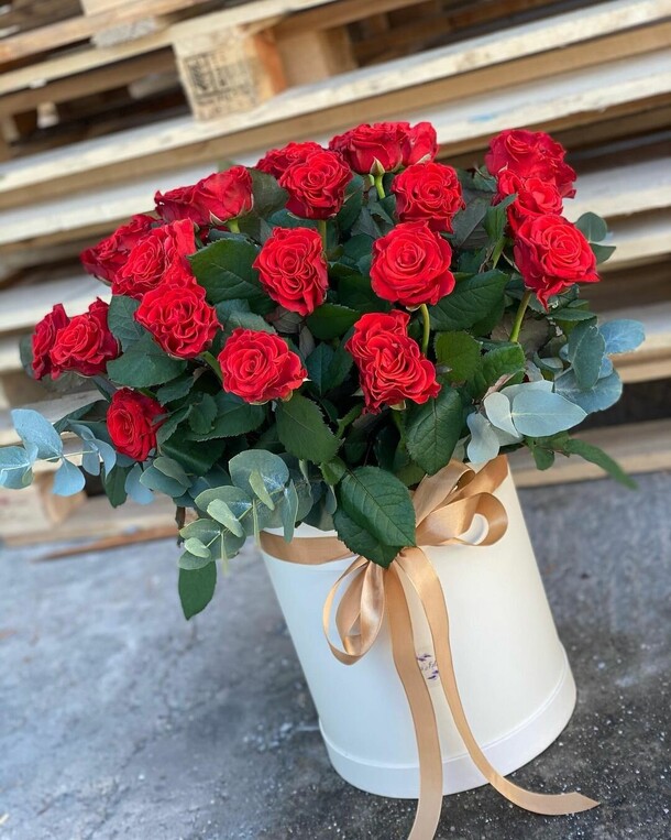 Эль торо в коробке, артикул F1165184 - 14923 рублей, доставка по городу. Flawery - доставка цветов