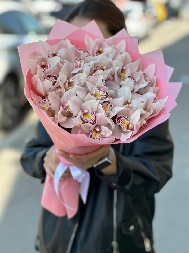 Букет из орхидеи, артикул F1188956 - 12712 рублей, доставка по городу. Flawery - доставка цветов