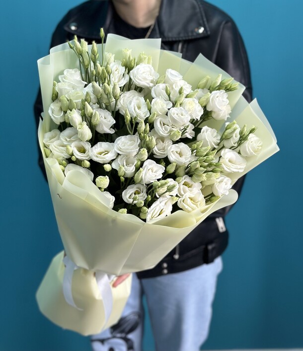 Белая эустома, артикул F1193429 - 15976 рублей, доставка по городу. Flawery - доставка цветов