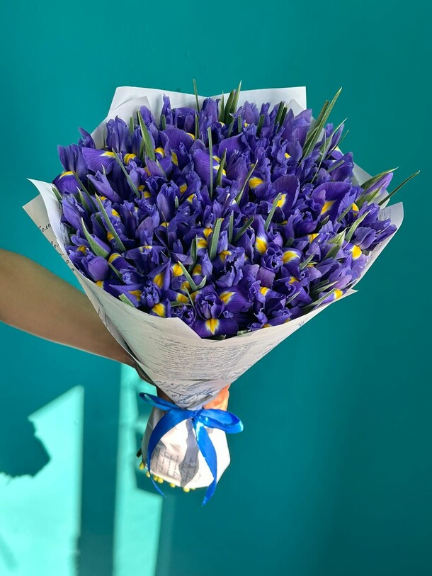 Ирис, артикул F1193960 - 15303 рублей, доставка по городу. Flawery - доставка цветов