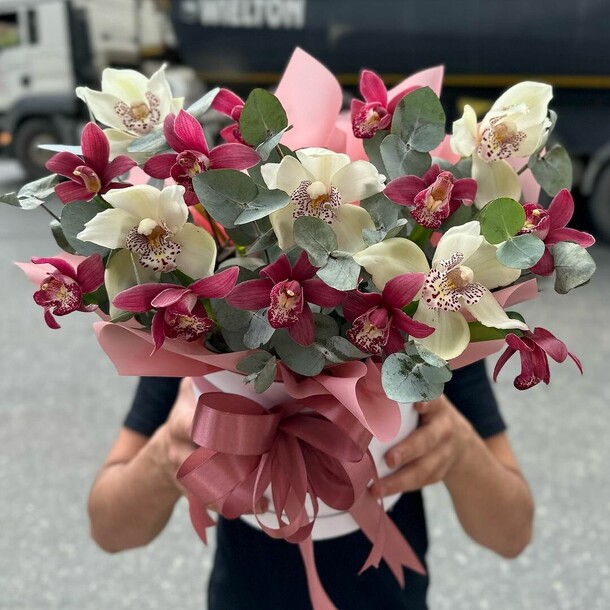 Орхидея в коробке, артикул F1219077 - 22048 рублей, доставка по городу. Flawery - доставка цветов