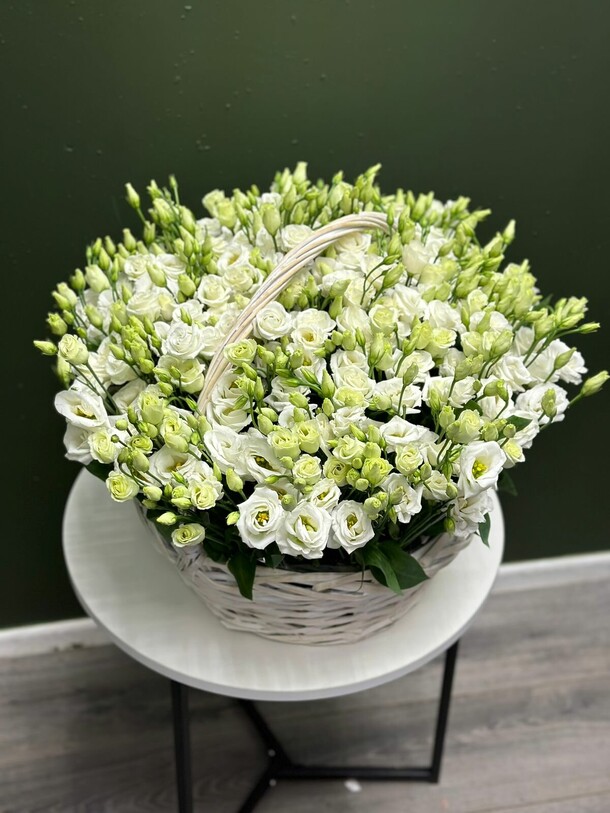 Эустома в корзине, артикул F1237296 - 36784 рублей, доставка по городу. Flawery - доставка цветов