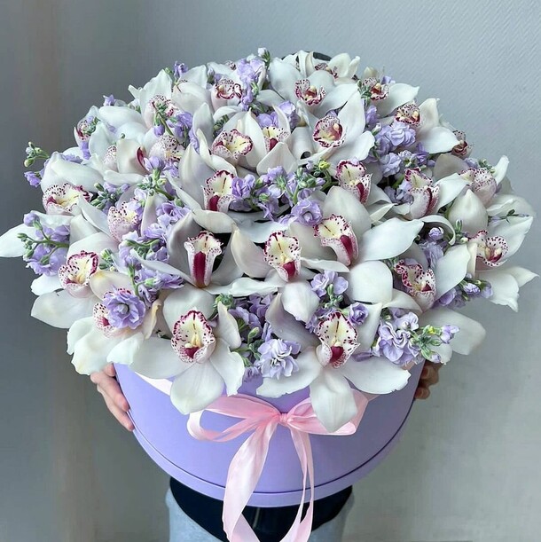 Цветы в коробке, артикул F1237314 - 46002 рублей, доставка по городу. Flawery - доставка цветов