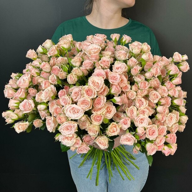 Моно букет из кустовых роз, артикул F1239762 - 38519 рублей, доставка по городу. Flawery - доставка цветов