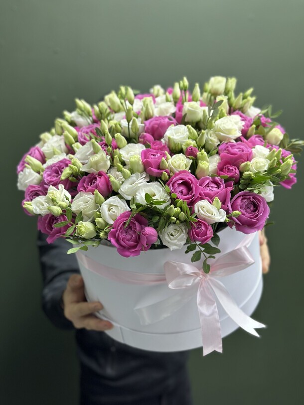 Цветы в коробке, артикул F1243666 - 33011 рублей, доставка по городу. Flawery - доставка цветов