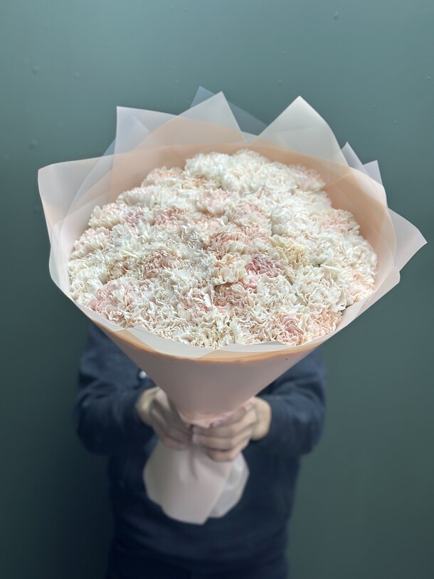 Букет из нежной гвоздики, артикул F1247502 - 14790 рублей, доставка по городу. Flawery - доставка цветов