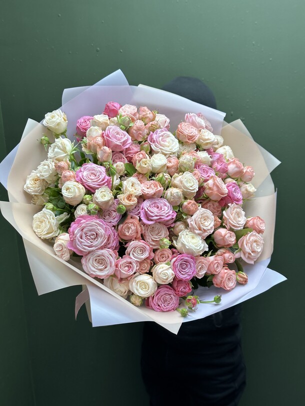 Пионовидные кустовые розы, артикул F1249823 - 25680 рублей, доставка по городу. Flawery - доставка цветов