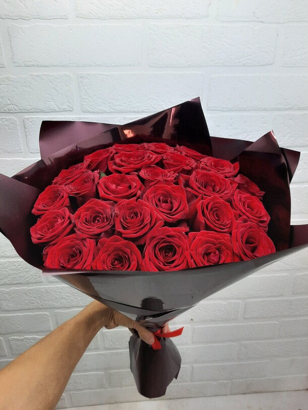 Букет из 21 роз, артикул F90735 - 6764 рублей, доставка по городу. Flawery - доставка цветов