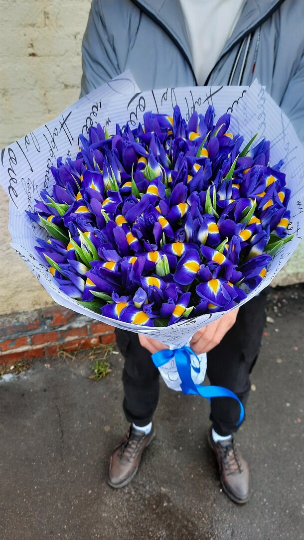 Ирис, артикул F98075 - 12079 рублей, доставка по городу. Flawery - доставка цветов