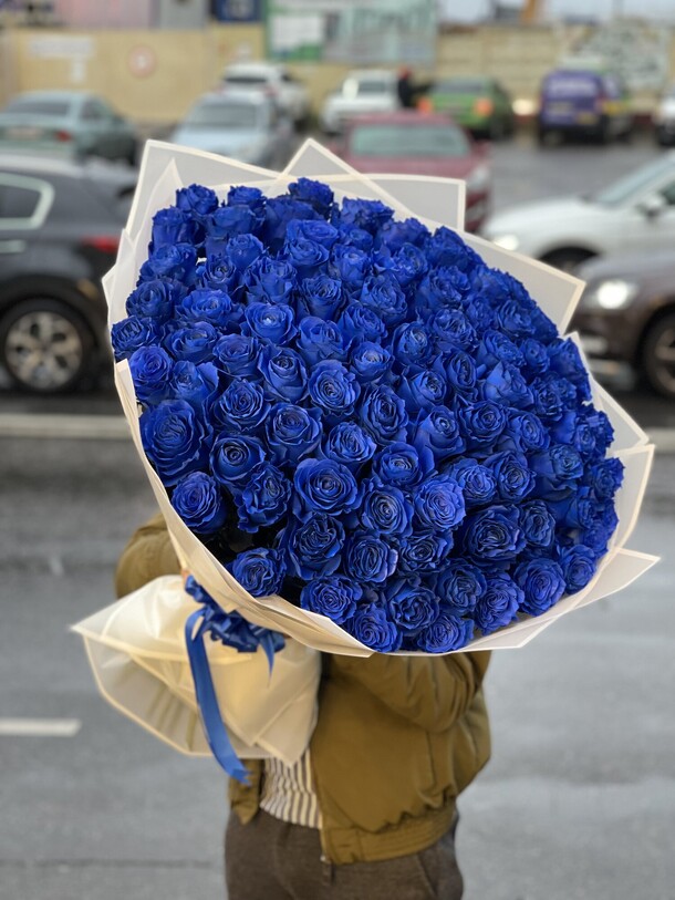 Букет из синих роз, артикул F1141682 - 106108 рублей, доставка по городу. Flawery - доставка цветов