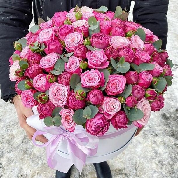 Пионовидные розы в коробке, артикул F1141971 - 74278 рублей, доставка по городу. Flawery - доставка цветов