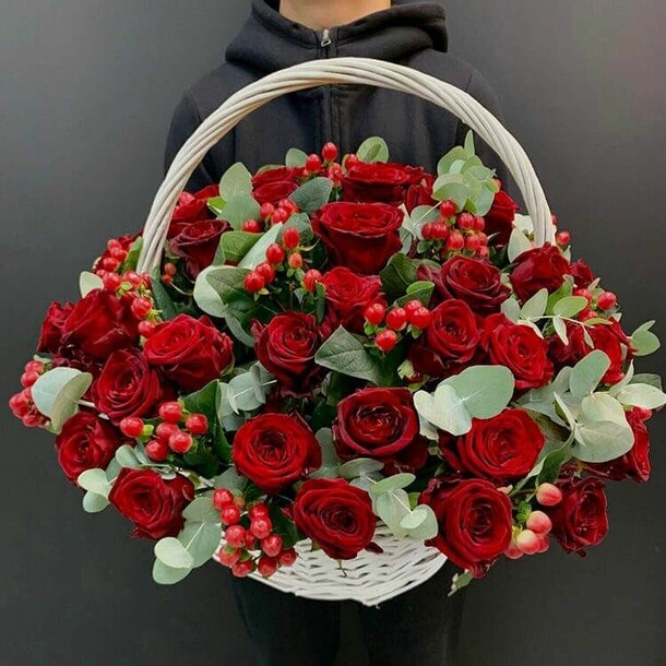 Корзина с розами, артикул F1149026 - 30396 рублей, доставка по городу. Flawery - доставка цветов