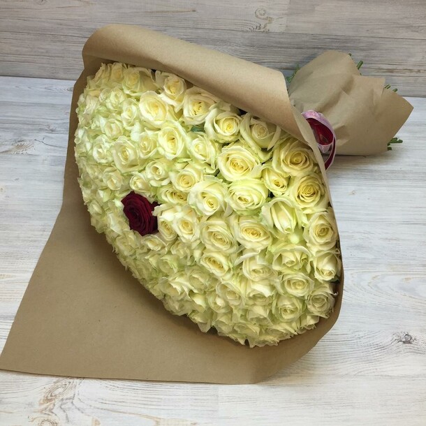 101 роза белая, артикул F1149932 - 43302 рублей, доставка по городу. Flawery - доставка цветов