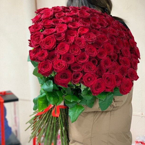 101 красная роза 🌹, артикул F1149939 - 43302 рублей, доставка по городу. Flawery - доставка цветов