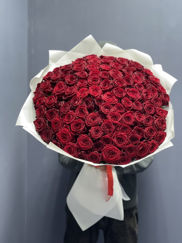 Букет из 101 розы, артикул F1164075 - 43302 рублей, доставка по городу. Flawery - доставка цветов