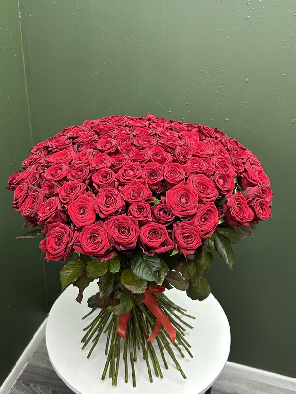 Букет из 101 роз, артикул F1226323 - 43302 рублей, доставка по городу. Flawery - доставка цветов