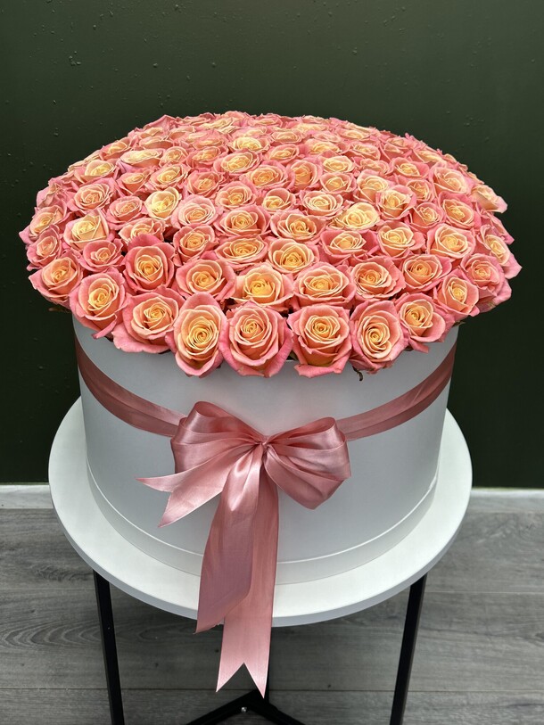 101 роза в коробке, артикул F1226665 - 47802 рублей, доставка по городу. Flawery - доставка цветов