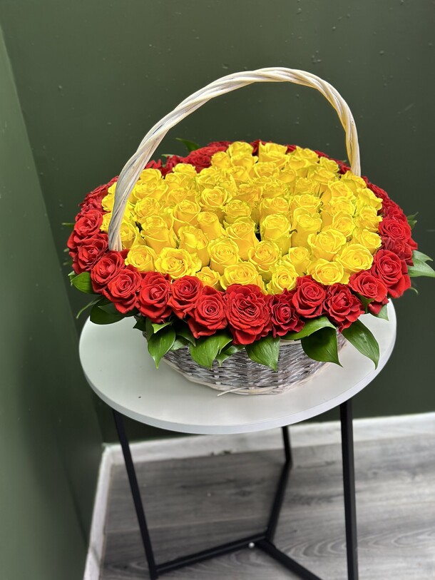 Сердце 🧡 из роз, артикул F1228300 - 41802 рублей, доставка по городу. Flawery - доставка цветов